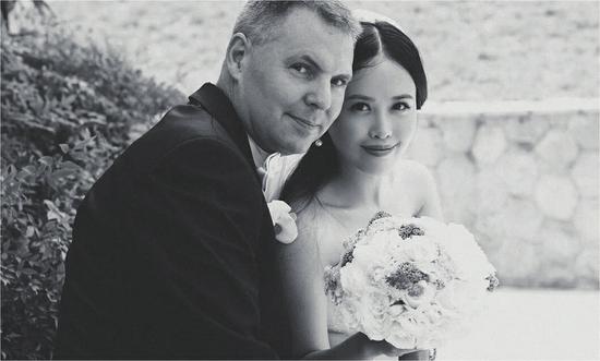 高岩和四川姑娘佩怡一见钟情,相识3年后步入婚姻殿堂。