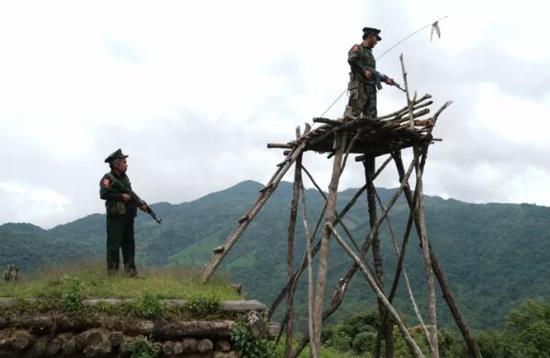 赵明《缅北前线克钦独立军纪实》吉林动画学院