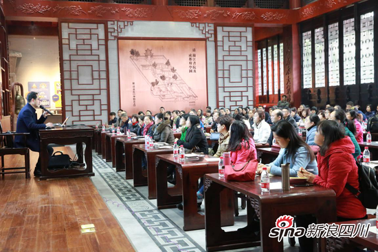 分论坛聆听的家长
