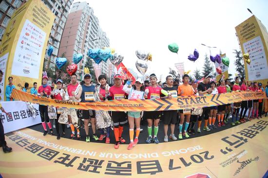 2017自贡恐龙国际马拉松12月10日激情开跑