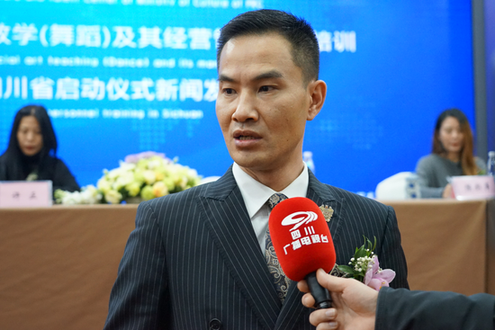 中国文化传媒集团艺术教育测评中心执行主任、世界舞蹈总会WDC副主席、中传锦绣董事长袁斌接受采访