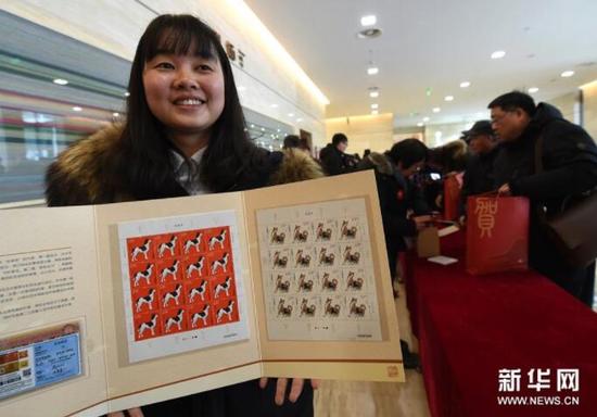 艺讯大观 正文 2018年1月5日,中国邮政发行《戊戌年》特种邮票