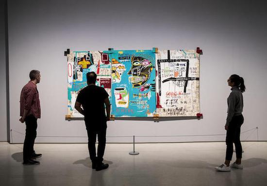 伦敦巴比肯中心（Barbican Centre）的“巴斯奎特：真正的轰动”（“Basquiat： Boom for Real”），图片来巴比肯中心网站