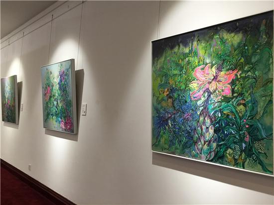 牟珊油画作品展现场
