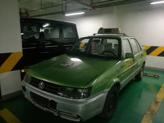 男子网上三千元买来克隆出租 还伪造车牌被拘