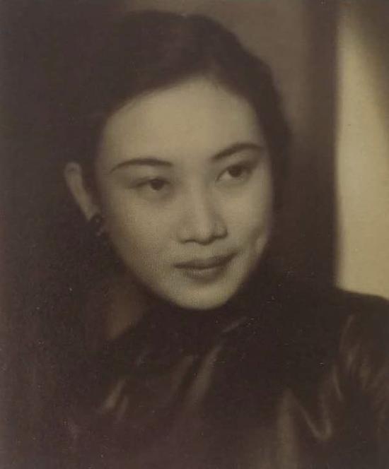 胡蝶,摄于1940年,图片翻印自《影后胡蝶》一书