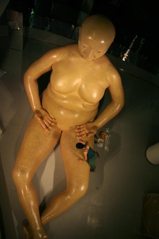 向京正在创作 《敞开者》,2006