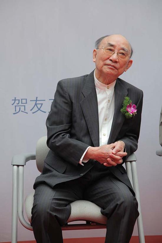 2013年6月12日,贺友直在“谈情说爱”贺友直艺术展开幕式上