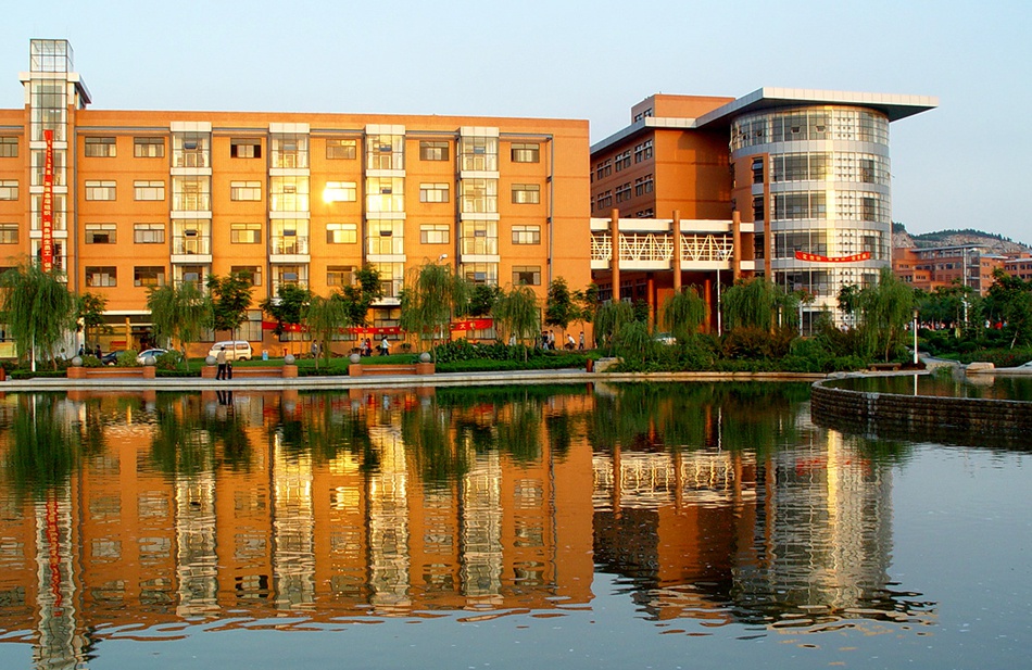 走进山东建筑大学