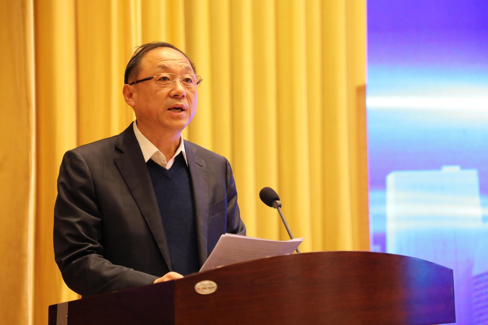 淄博市工业和信息化局局长王克海:加快打造“一枝独秀、百花齐放”的产业发展格局,努力为“鲁酒振兴”贡献更大力量。