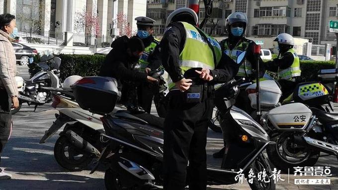 附近哪里有交警查摩托车 ff1f-ireifzf8514911.jpg