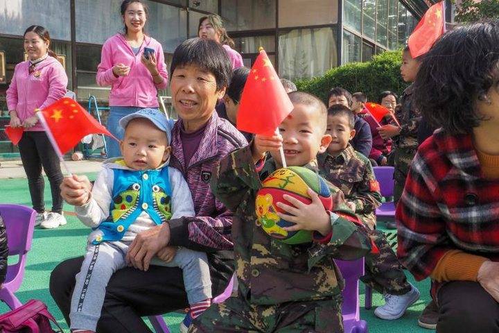 爷爷歌曲儿童 e5a2-ifzxhxn0183087.jpg