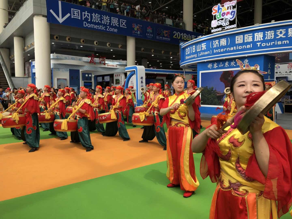 台儿庄区为枣庄市辖区，位于山东省的最南部，地处鲁苏交界，东连沂蒙山，西濒微山湖，南临交通枢纽徐州，北接孔孟之乡曲阜。