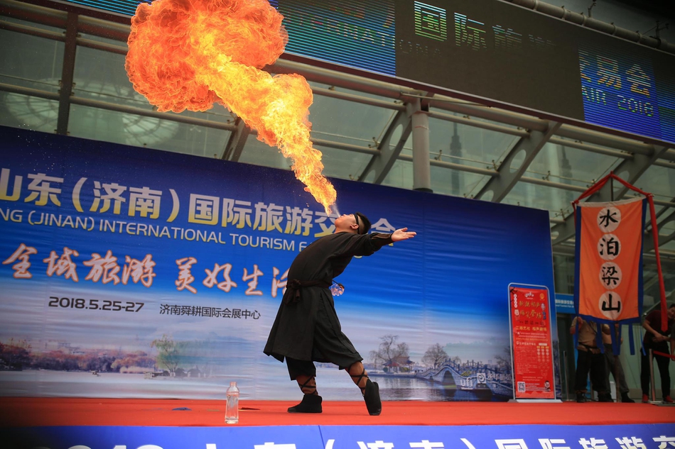 在专业洽谈区内，可与国内外参展商一对一、面对面洽谈合作细节；展台现场，文艺表演、互动游戏持续不间断