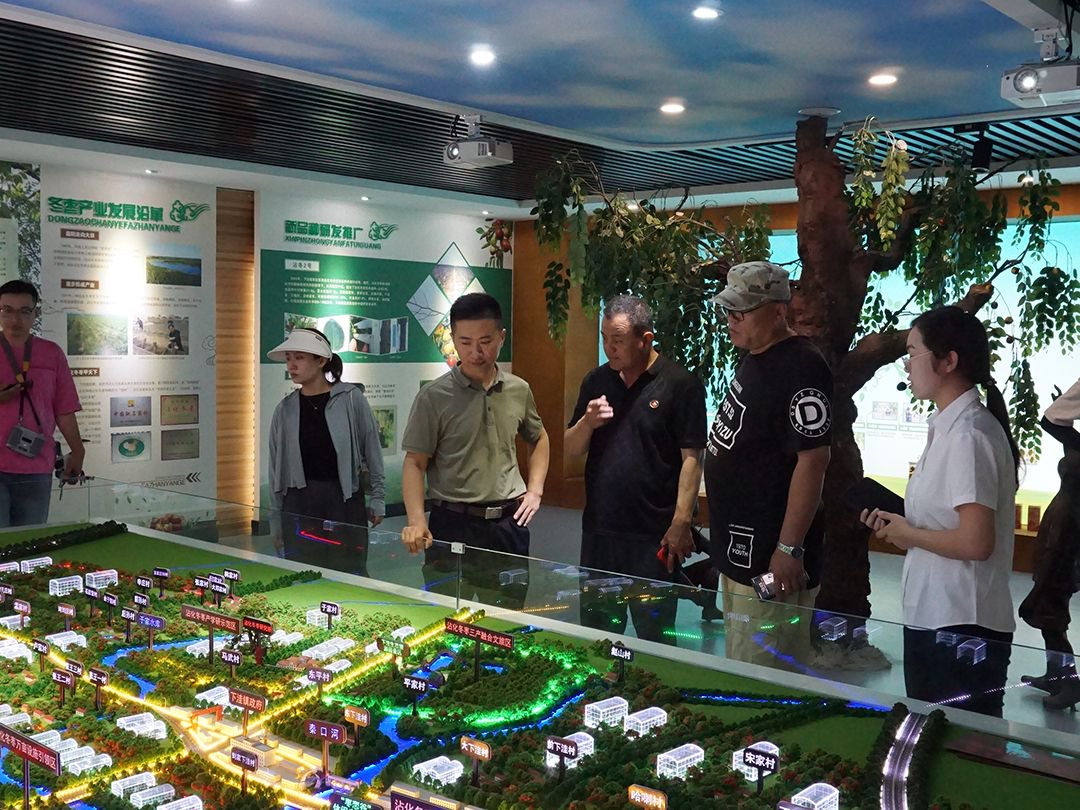 2023年“V”行滨州·走进“沾化枣花节”采风活动第一站——走进沾化冬枣研究所