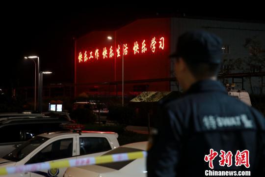 山東龍鄆煤業沖擊地壓事故現場。 梁犇 攝