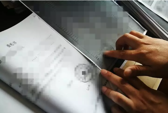 (偽造的印章)