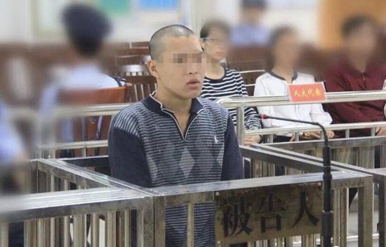 韋某在受審。河池市中級人民法院供圖