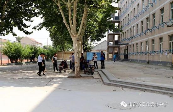 为学生倾心付出的级部管理团队和班主任队伍,匆忙吃完饭又到宿舍值班检查午休