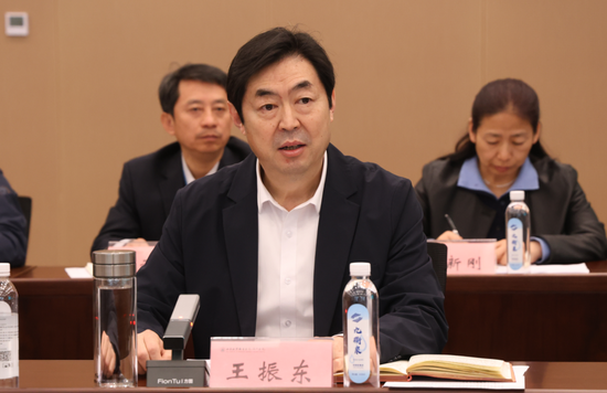 △齐鲁医院德州医院党委书记王振东主持会议