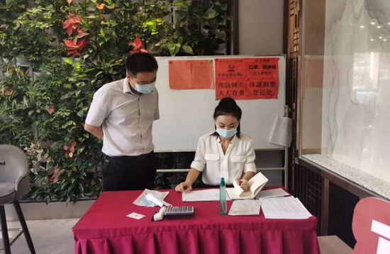 ▲金乡县:检查城投绿郡诚园等项目售楼处。