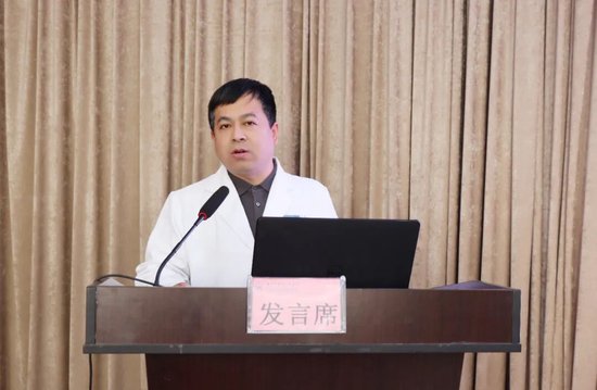 神经内科负责人王绪飞授课