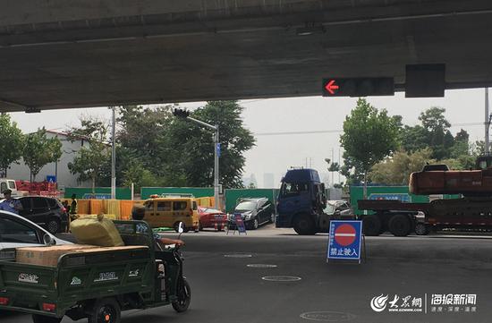 坍塌路段禁止车辆驶入