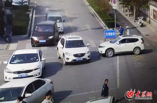 老省博路口采取临时封闭措施，禁止机动车驶入经十一路
