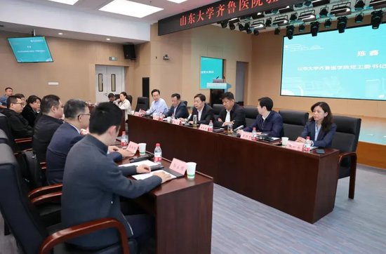△会上,与会领导和专家就帮扶工作中的经验和问题进行深入交流