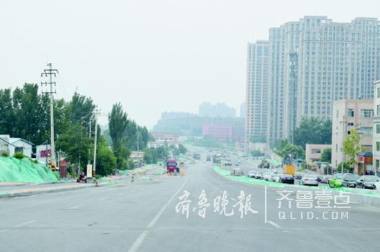 鳳岐路正進行收尾工作,預計國慶節(jié)前通車。