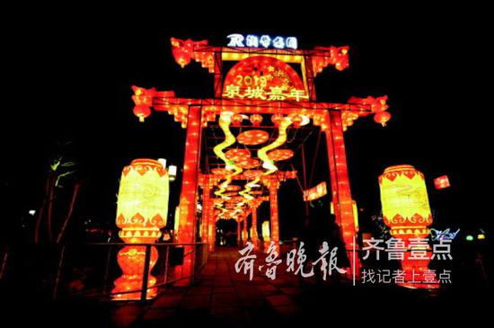 泉城嘉年燈組 記者 張中 攝