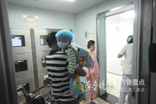 大人孩子掙扎著挺過