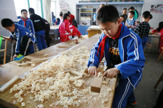 烟台市城港路街道中心小学开展多彩劳动实践活动系列课程