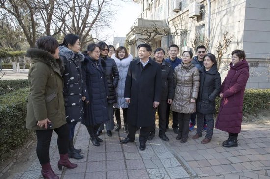 ▲唐波教授团队荣获全国高校黄大年式教师团队