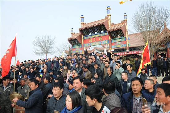 壮大的祭海活动暨海洋文化节吸引了各地游客参与。