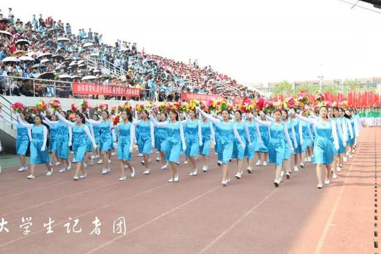 花束队(表演单位:护理学院)