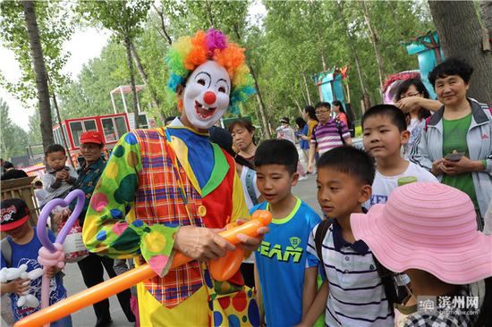孩子们玩儿嗨了