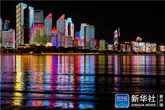 ↑这是青岛市浮山湾夜色(5月3日摄)。新华社记者 李紫恒 摄