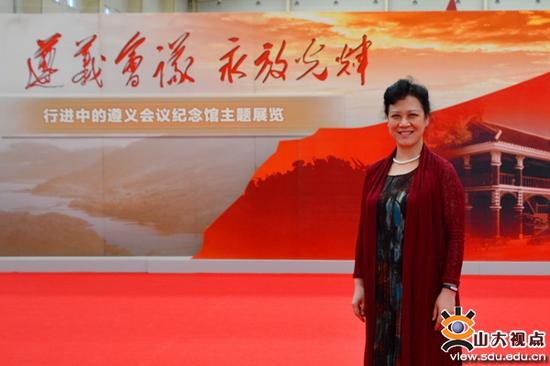图书馆副馆长汲言斌