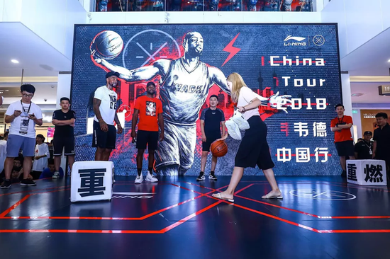 韦德玩的不亦乐乎