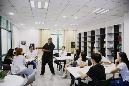 问题11:中外合作办学专本硕连读专业都有什么?计划有多少?