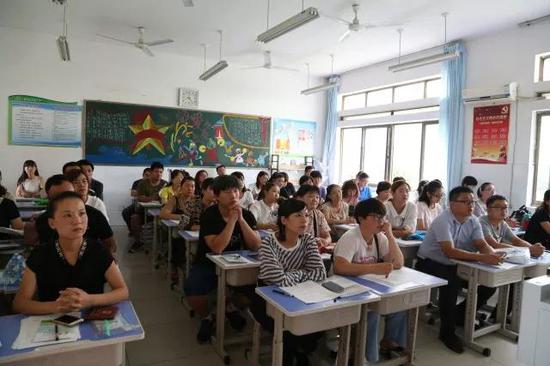 入学典礼我们是隆重的