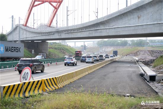 青蘭高速下穿青連鐵路改線右幅已通車。