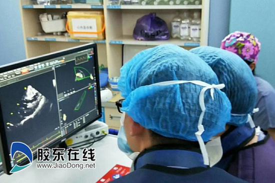 煙臺山醫(yī)院心內(nèi)科醫(yī)生正在對患者的心肌肥厚梗阻部位進(jìn)行精確標(biāo)測