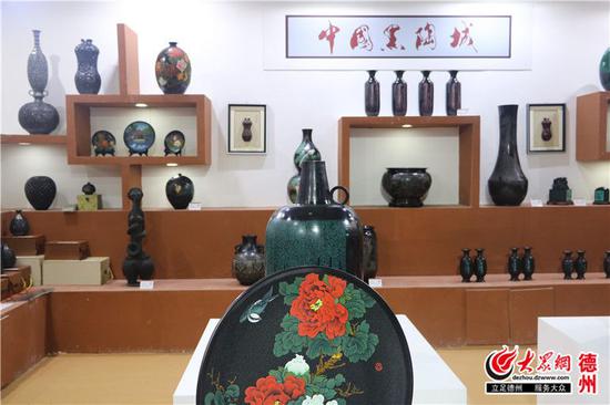參加展示的立忠泥塑作品