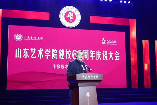 校友代表、著名雕塑家、中央美术学院雕塑系主任 隋建国教授