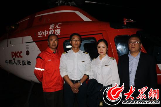 在井外24小時待命的人保空中救援直升機機組人員