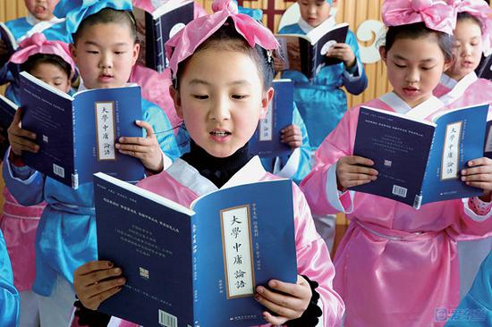 小学生经典诵读 刘智峰 摄