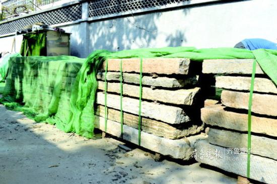 ◤大青石已進場。齊魯晚報·齊魯壹點 記者劉飛躍攝