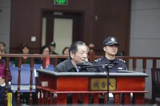 多次收受賄賂 事后打假借條掩蓋